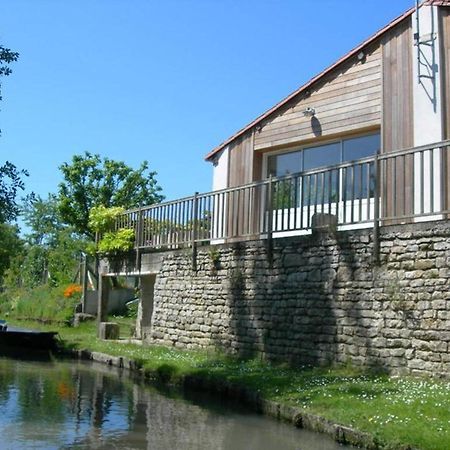 Gite Charmant Au Bord De L'Eau Avec Canoes, Terrasse Et Jardin A Damvix, Au Coeur Du Marais Poitevin. - Fr-1-426-354 Villa Exterior photo