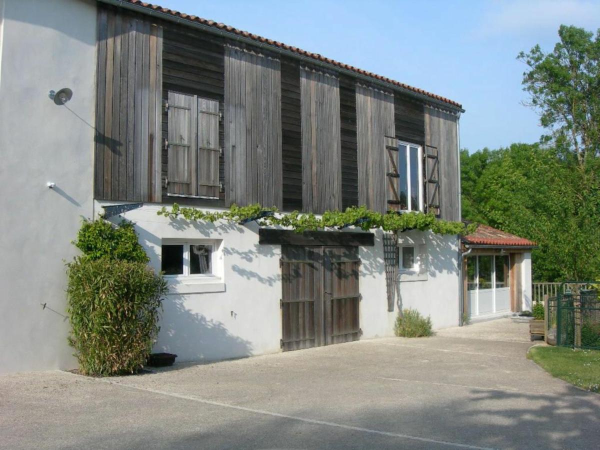 Gite Charmant Au Bord De L'Eau Avec Canoes, Terrasse Et Jardin A Damvix, Au Coeur Du Marais Poitevin. - Fr-1-426-354 Villa Exterior photo