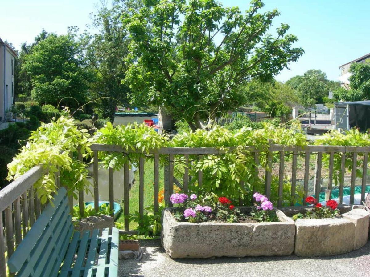 Gite Charmant Au Bord De L'Eau Avec Canoes, Terrasse Et Jardin A Damvix, Au Coeur Du Marais Poitevin. - Fr-1-426-354 Villa Exterior photo