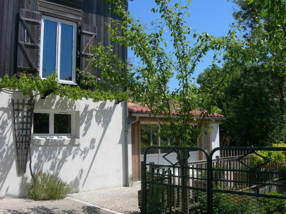 Gite Charmant Au Bord De L'Eau Avec Canoes, Terrasse Et Jardin A Damvix, Au Coeur Du Marais Poitevin. - Fr-1-426-354 Villa Exterior photo