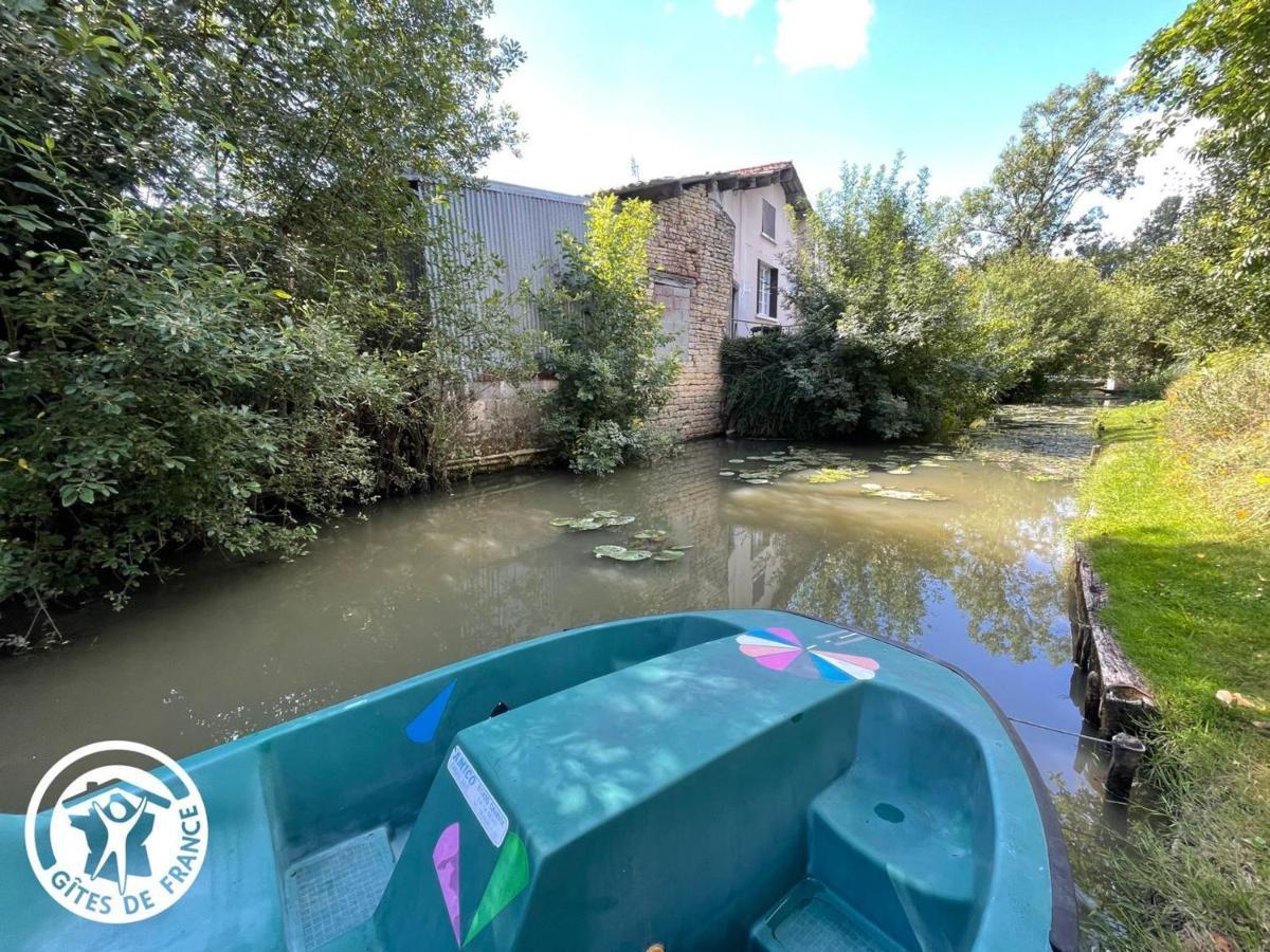 Gite Charmant Au Bord De L'Eau Avec Canoes, Terrasse Et Jardin A Damvix, Au Coeur Du Marais Poitevin. - Fr-1-426-354 Villa Exterior photo